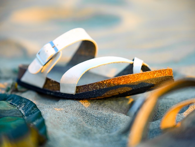 ビーチや海でのフォトウェディングや前撮り、フォトツアーの靴は何がいい？選び方での注意点は？